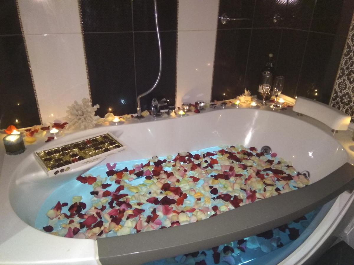 Home In Center With Jacuzzi อิวาโน-ฟรานกิฟสเก ภายนอก รูปภาพ