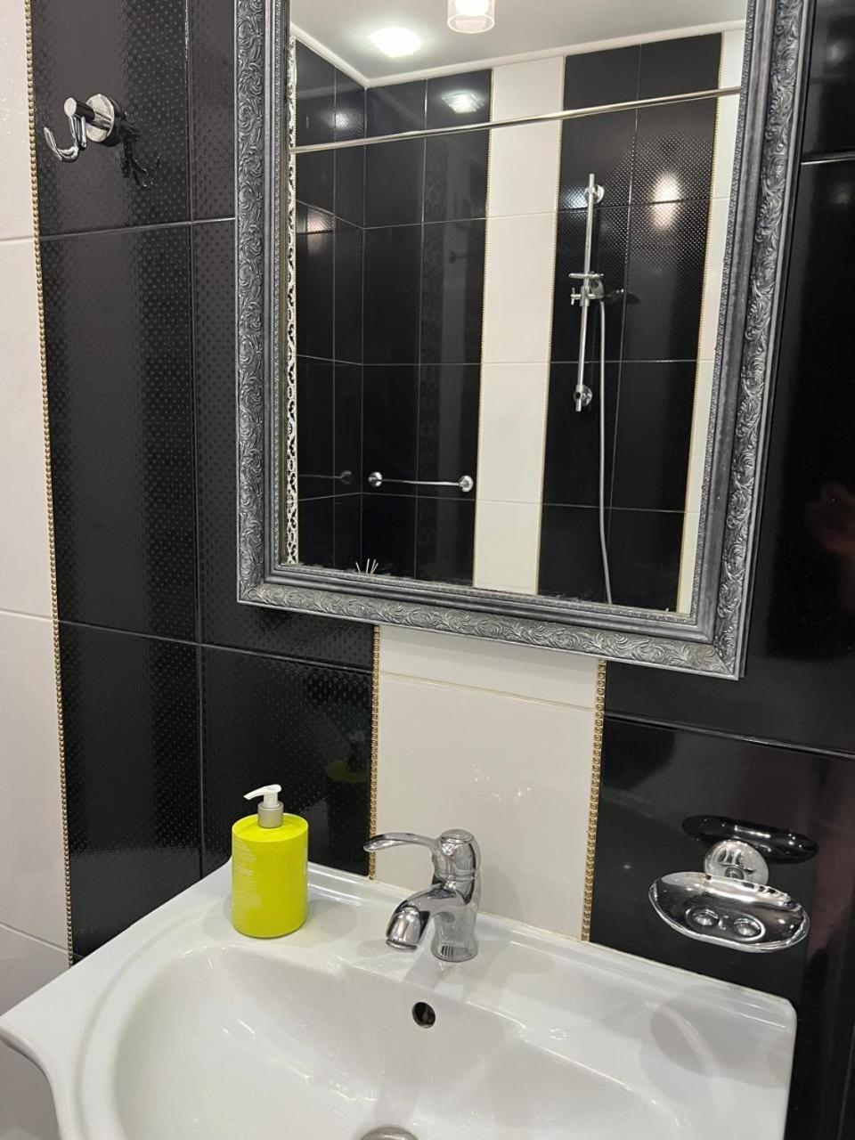 Home In Center With Jacuzzi อิวาโน-ฟรานกิฟสเก ภายนอก รูปภาพ